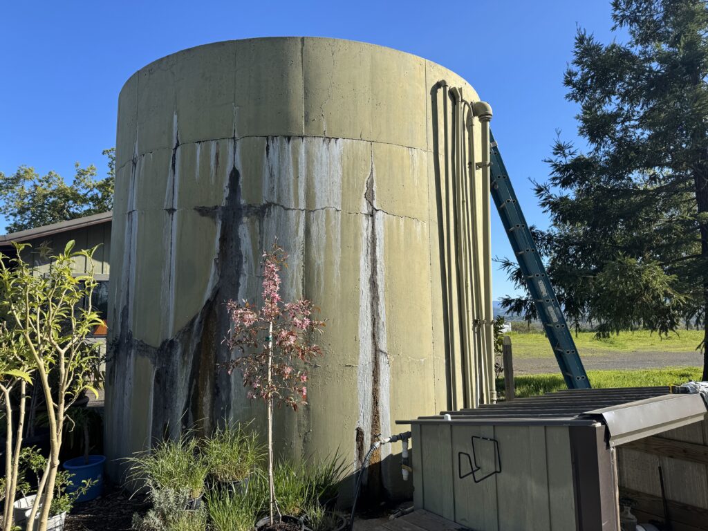 Tank liner installation protecting against structural damage
